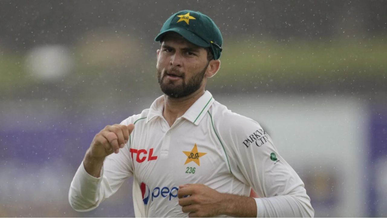 Shaheen Afridi and Shan Masood fight